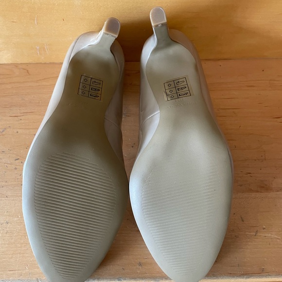 Nine West Beige Pumps - Picture 2 of 5